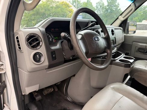 Used 2013 Ford E-250 and Econoline 250 RWD image 10