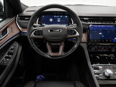 New 2025 Jeep Grand Cherokee Summit w/ Obsidian Package image 19