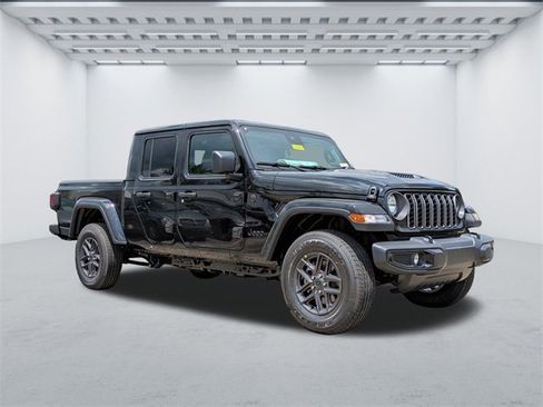 New 2025 Jeep Gladiator Sport image 2