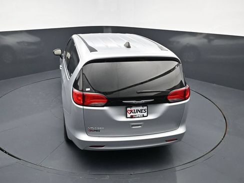 Used 2023 Chrysler Voyager LX FWD image 38