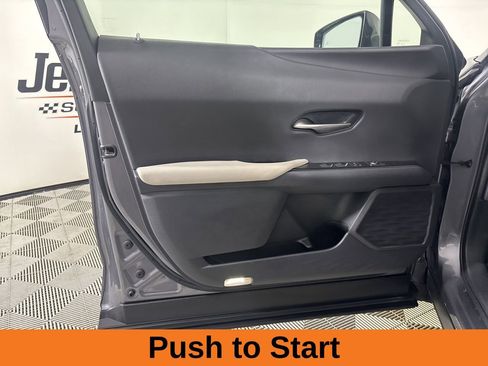 Used 2021 Lexus UX 200 image 8