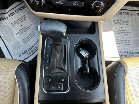 Used 2017 Kia Sedona LX w/ LX Essentials Premium Package FWD image 24