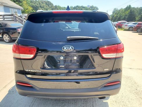 Used 2018 Kia Sorento FWD image 10