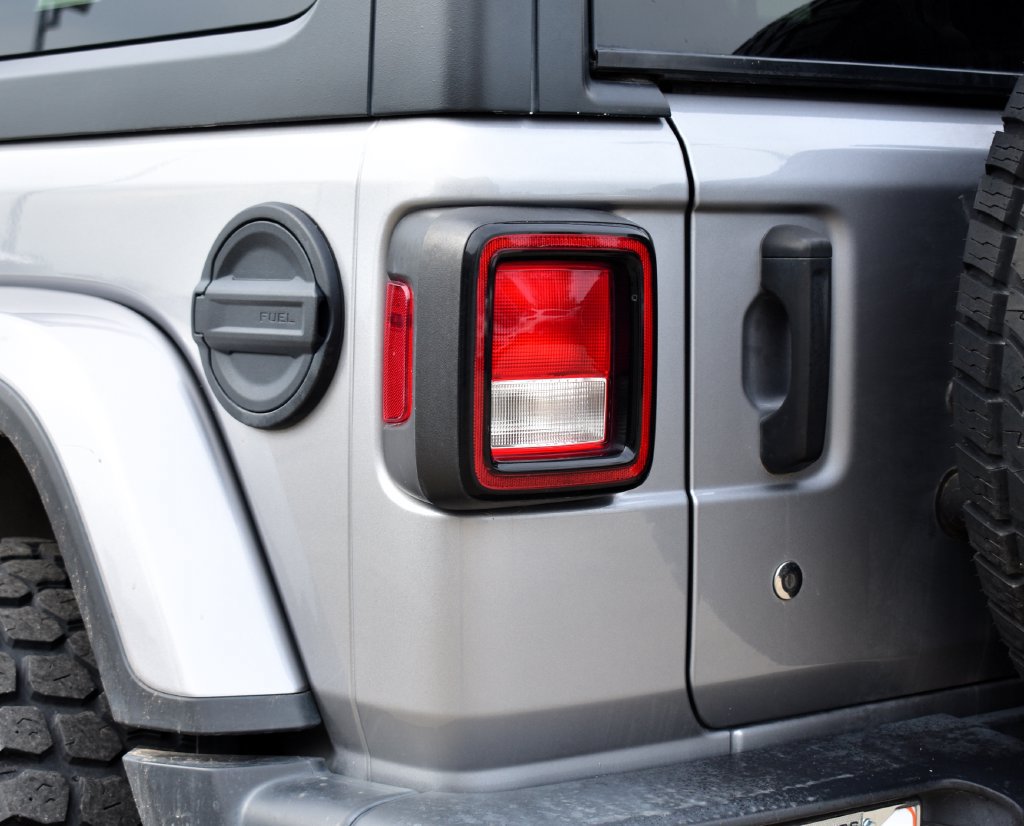 Used 2020 Jeep Wrangler Unlimited Sahara AWD/4WD image 13