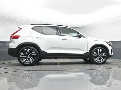 Used 2024 Volvo XC40 B5 Plus AWD/4WD image 43
