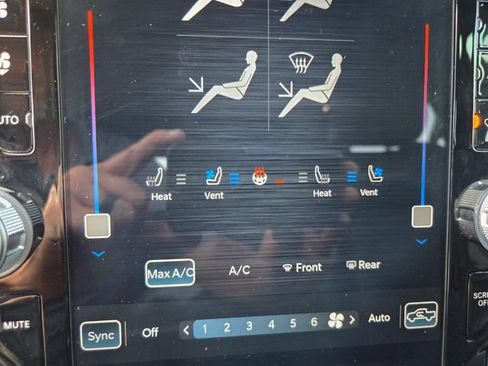 Used 2023 RAM 1500 Laramie AWD/4WD image 30