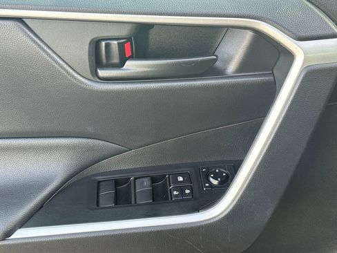 Used 2021 Toyota RAV4 LE image 33