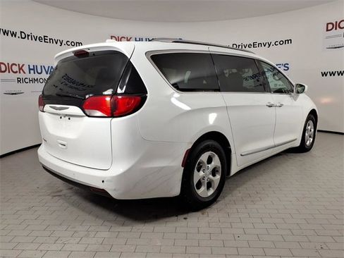 Used 2017 Chrysler Pacifica Touring-L Plus image 4