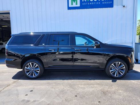 Used 2026 Cadillac Escalade ESV Sport AWD/4WD image 6