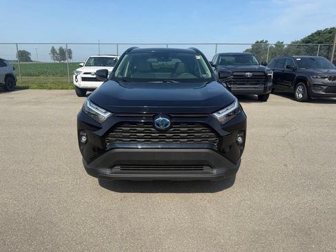 Used 2022 Toyota RAV4 XLE Premium AWD/4WD image 4
