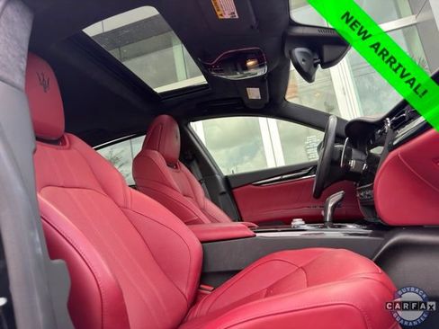 Used 2023 Maserati Quattroporte Modena RWD image 10