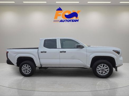 Used 2026 Toyota Tacoma SR image 6
