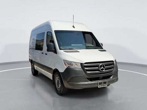 Used 2024 Mercedes-Benz Sprinter 2500 image 3