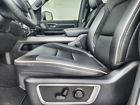 New 2026 RAM 1500 Laramie AWD/4WD image 19