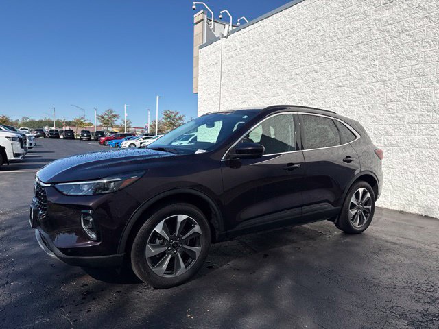 Used 2023 Ford Escape Platinum AWD/4WD image 3