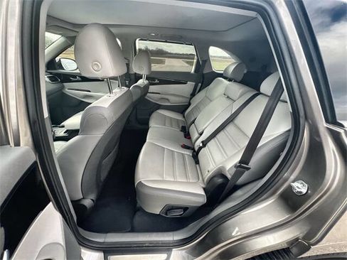 Used 2019 Kia Sorento SX w/ SX Touring Package image 24