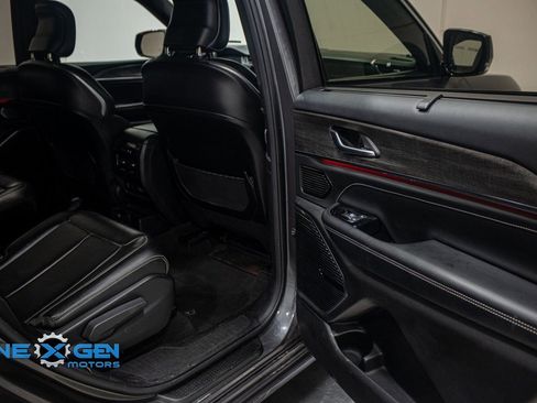 Used 2021 Jeep Grand Cherokee L Overland w/ Luxury Tech Group IV AWD/4WD image 34