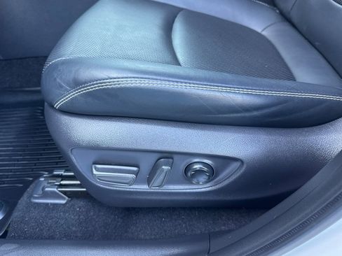 Used 2020 Toyota RAV4 Limited AWD/4WD image 14
