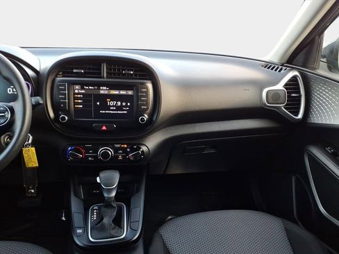 Used 2023 Kia Soul LX image 13