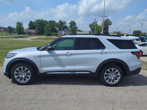 New 2025 Ford Explorer Active w/ Active Comfort Package image 4
