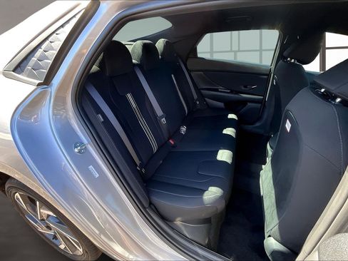 New 2025 Hyundai Elantra SEL FWD image 10