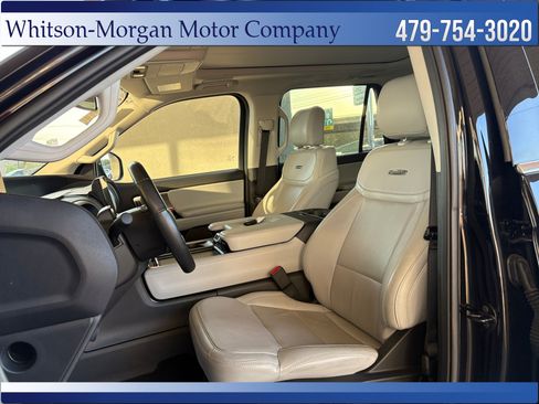Used 2025 Ford Expedition Platinum w/ Driver's Package AWD/4WD image 9