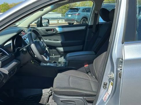 Used 2019 Subaru Outback 2.5i AWD/4WD image 10