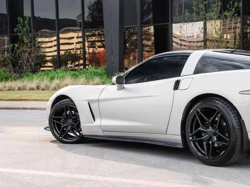 Used 2005 Chevrolet Corvette Coupe w/ Preferred Equipment Group image 30