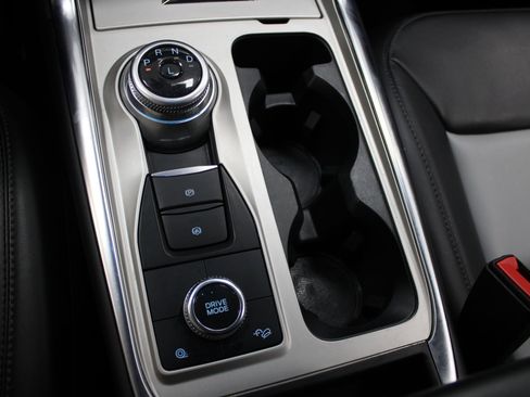 Used 2022 Ford Explorer XLT w/ Equipment Group 202A image 31