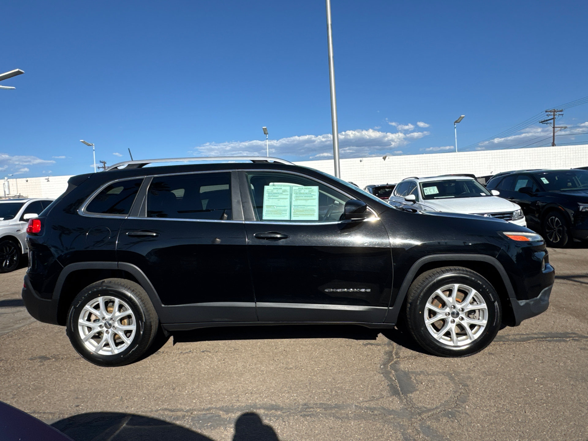 Used 2017 Jeep Cherokee Latitude FWD image 6