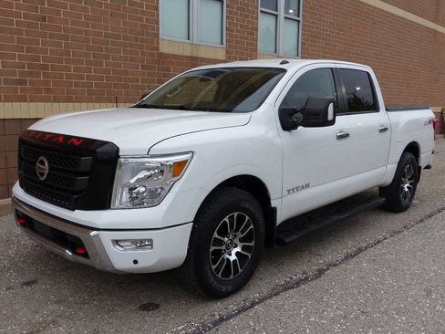 Used 2021 Nissan Titan SV w/ SV Convenience Package AWD/4WD image 6