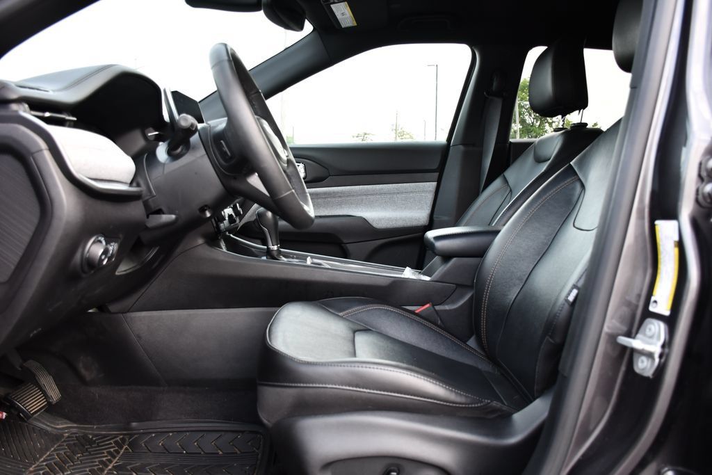 Used 2023 Jeep Compass Latitude AWD/4WD image 17