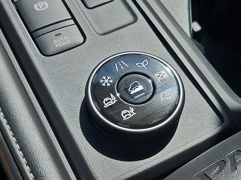 Certified 2024 Nissan Pathfinder S image 24