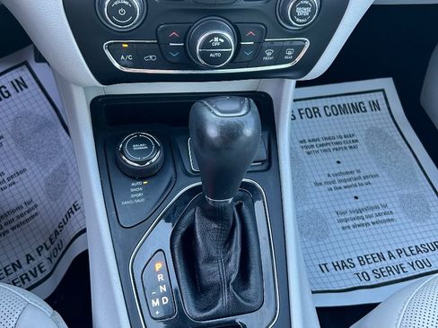 Used 2020 Jeep Cherokee Limited AWD/4WD image 11