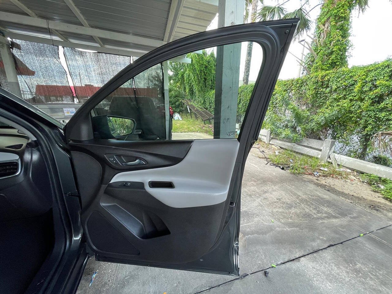 Used 2020 Chevrolet Equinox LS FWD image 16