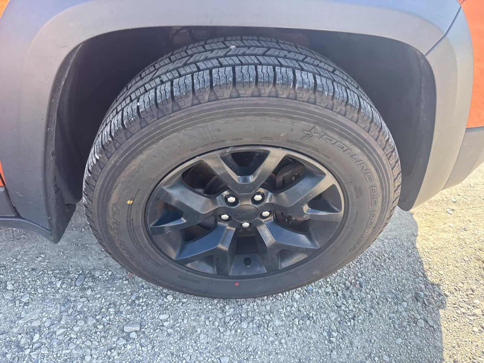 Used 2015 Jeep Cherokee Trailhawk w/ Comfort/Convenience Group AWD/4WD image 5