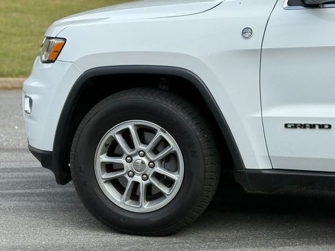 Used 2019 Jeep Grand Cherokee Laredo AWD/4WD image 7