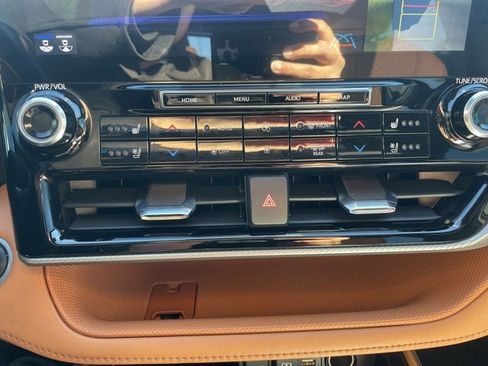 Used 2021 Toyota Highlander Platinum image 29