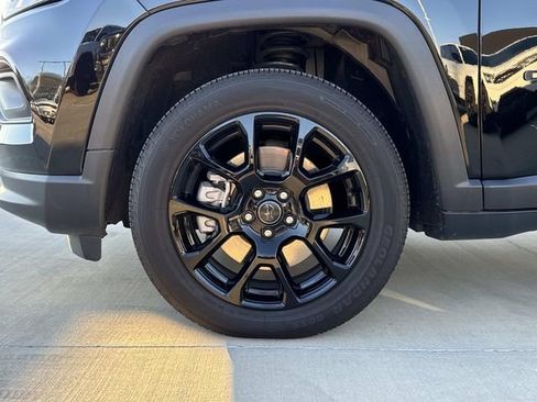 New 2026 Jeep Compass Latitude image 3