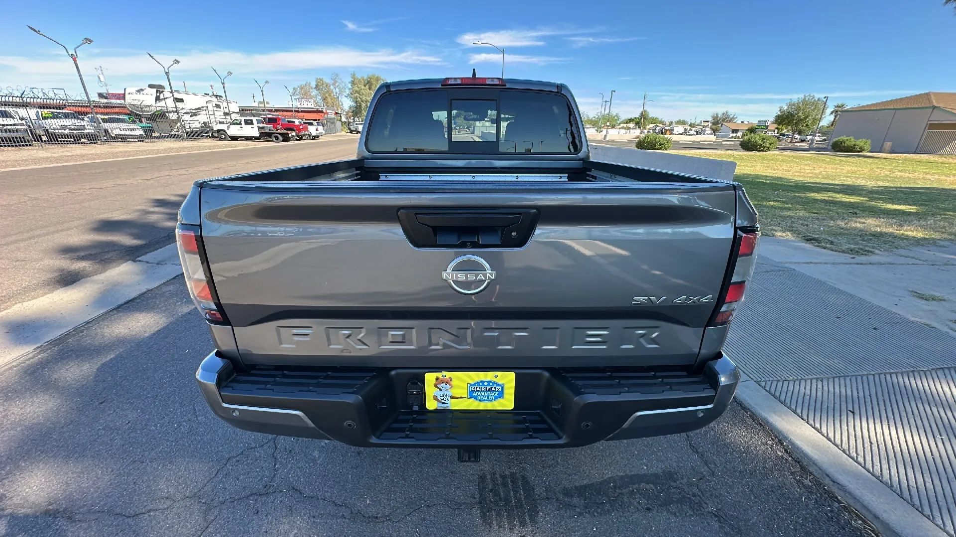 Used 2022 Nissan Frontier SV AWD/4WD image 3