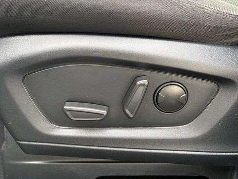 Used 2023 Ford Explorer XLT image 26