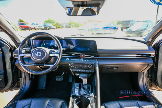 Certified 2025 Hyundai Elantra Limited FWD image 13