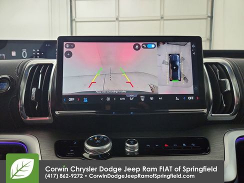 Used 2025 Ford Expedition Platinum w/ Driver's Package image 24