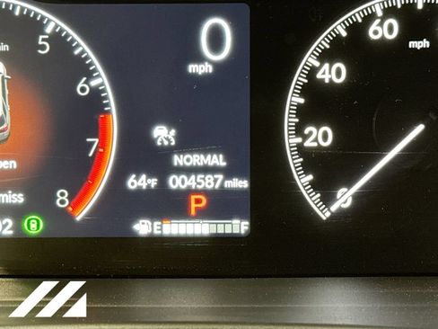 Used 2025 Honda Pilot Touring image 14
