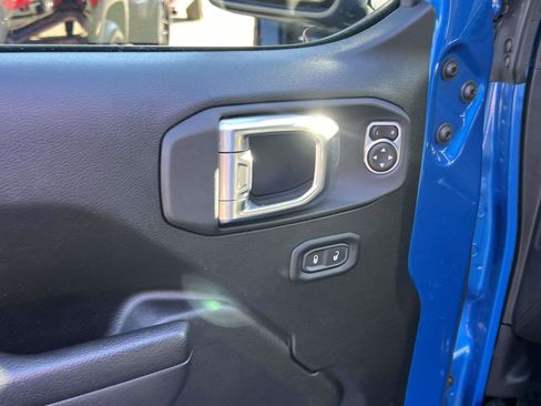 Used 2023 Jeep Wrangler Unlimited w/ Sun & Screen Package image 28