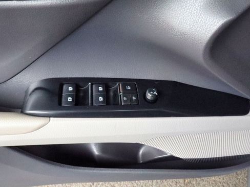 Used 2020 Toyota Camry LE FWD image 36