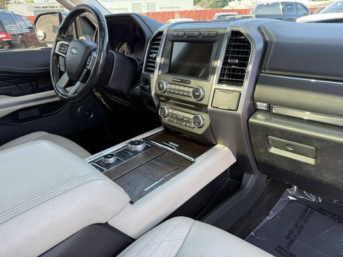 Used 2018 Ford Expedition Platinum AWD/4WD image 19