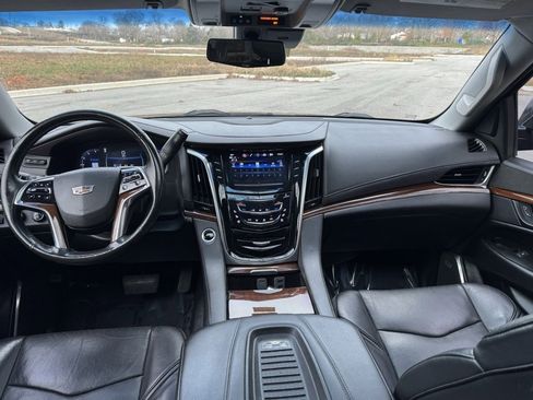 Used 2018 Cadillac Escalade ESV Luxury image 17