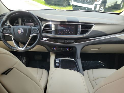 Used 2022 Buick Enclave Essence FWD image 18