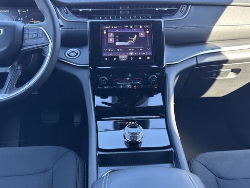 New 2025 Jeep Grand Cherokee L Laredo w/ Luxury Tech Group I image 6